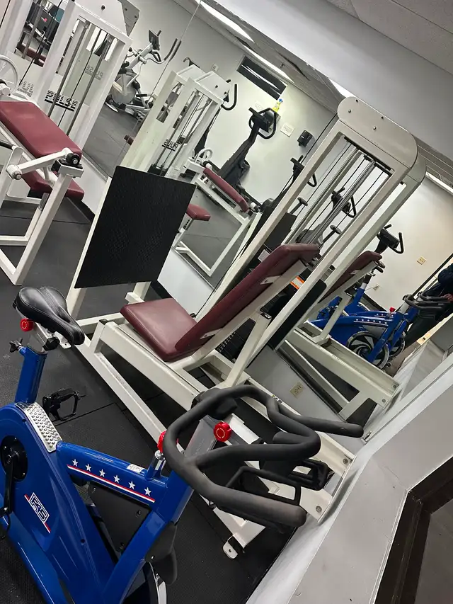 Commercial-Grade Used Gym Equipment for Sale – Startup Gym / Per in Exercise Equipment in City of Toronto - Image 4