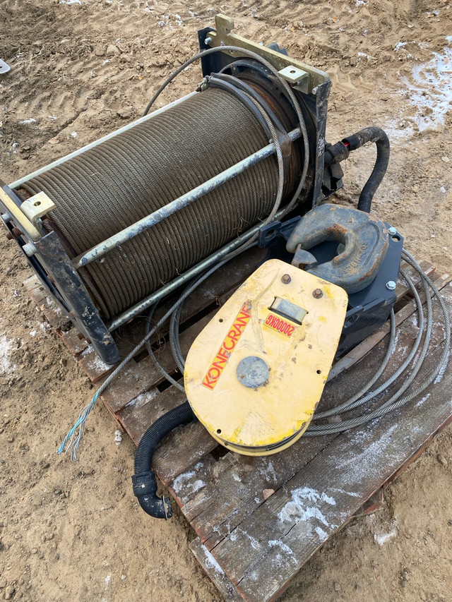 Large winch and pill block.  in Power Tools in St. Albert - Image 4