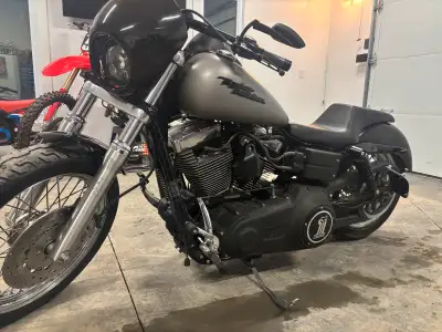 2007 streetbob. 96ci. Intake. V&h exhaust, v&h tuner, s&s cams. Lowered, signals, headlight, forward...