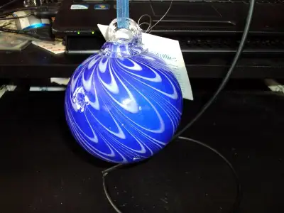 .This is a unique and beautiful gift to give between friends Beautiful and decorative Friendship Glo...
