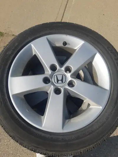 Set of 4 All Season tires on original aluminium. Tires and rims from Honda Civic and also compatible...