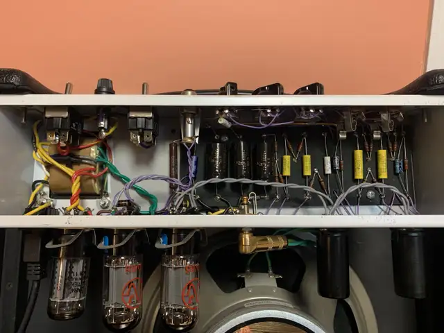 Diamond Balinese 1x12 Guitar Amplifier in Amps & Pedals in West Island - Image 4