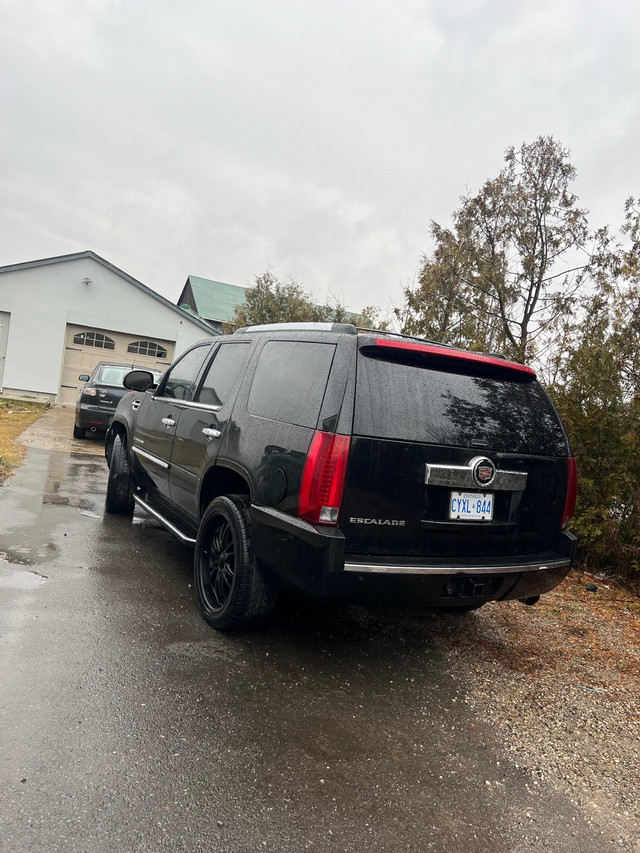 Cadillac escalade in Cars & Trucks in Oakville / Halton Region - Image 4