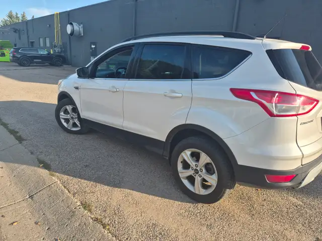 AWD Escape 2014578311186548019208
