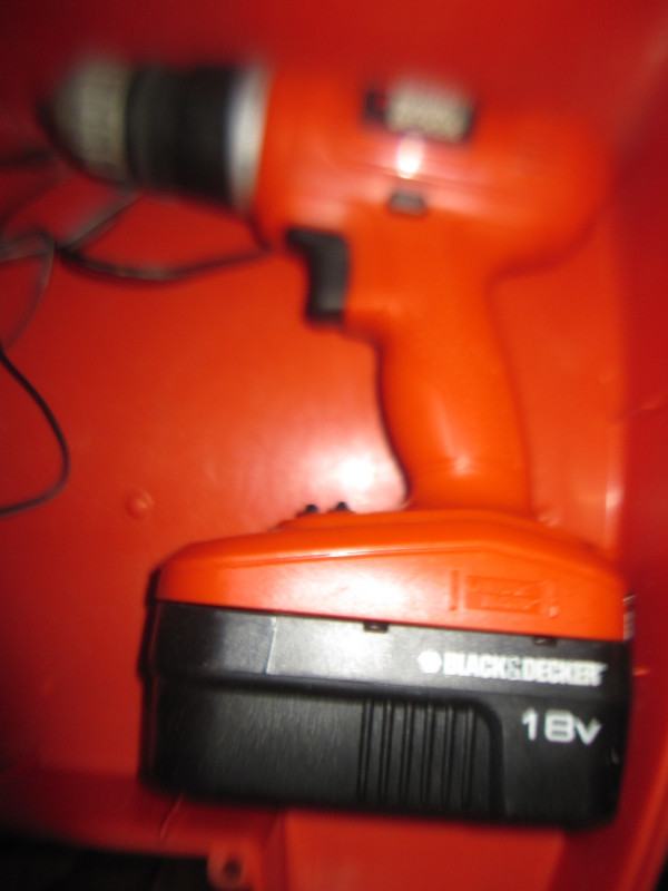 Black And Decker Cordless Drill 18V Charger Battery And Case in Power Tools in City of Toronto - Image 3