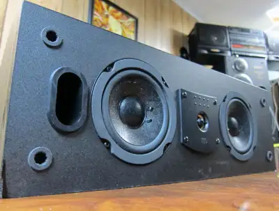 CLASSIC JBL QUALITY, HEAVY, VERY WELL MADE This JBL Center-speaker will be tested for a local Ottawa...