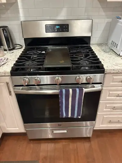 Gas range and oven, View more