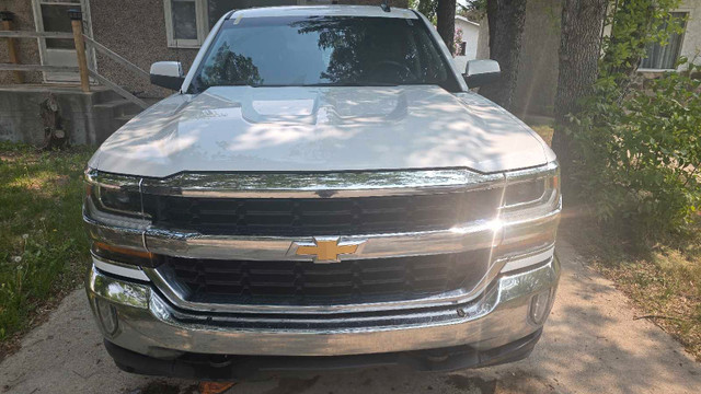 2018 Chevy Silverado 1500, V6 LT in Cars & Trucks in Calgary - Image 3