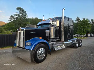 Isx 550hp cummins (deleted and inframed only 50,000km ago) 18spd Super 40 rears Dbl lockers 3:91 rat...