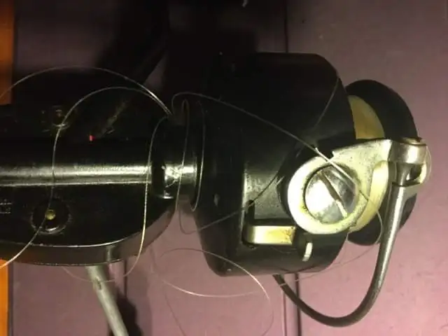 Vintage Fishing Reel in Fishing, Camping & Outdoors in Sarnia - Image 5