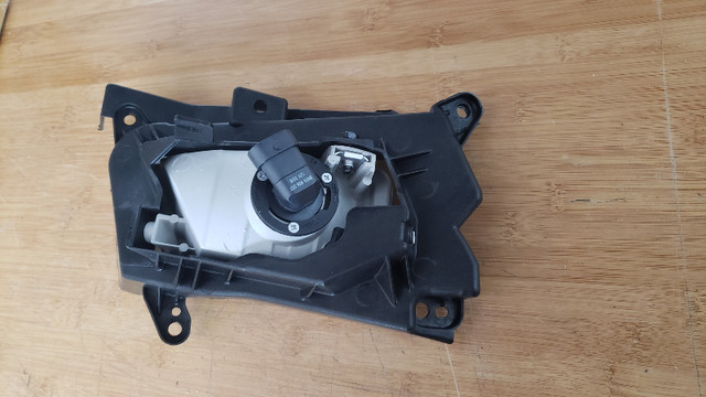 2010 – 2011 Mazda 3 Drivers Side Fog Light Assembly in Auto Body Parts in Abbotsford - Image 2