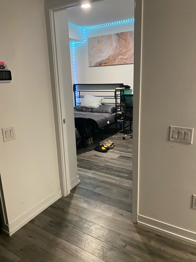 private master room with washroom for rent n a condo in Short Term Rentals in Mississauga / Peel Region