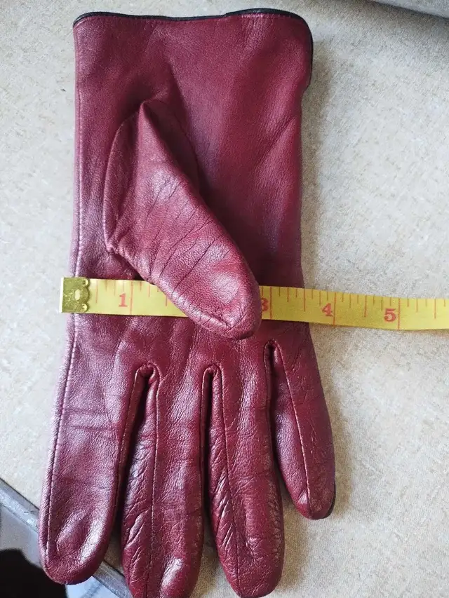Gloves - women's size M in Other in Calgary - Image 7