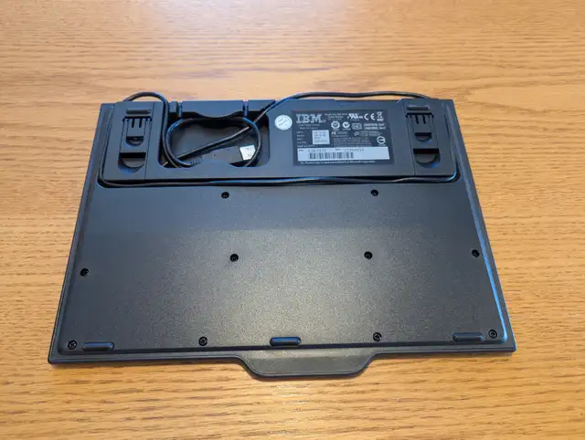 Lenovo ThinkPad USB Travel Keyboard with UltraNav in Laptop Accessories in Norfolk County - Image 4