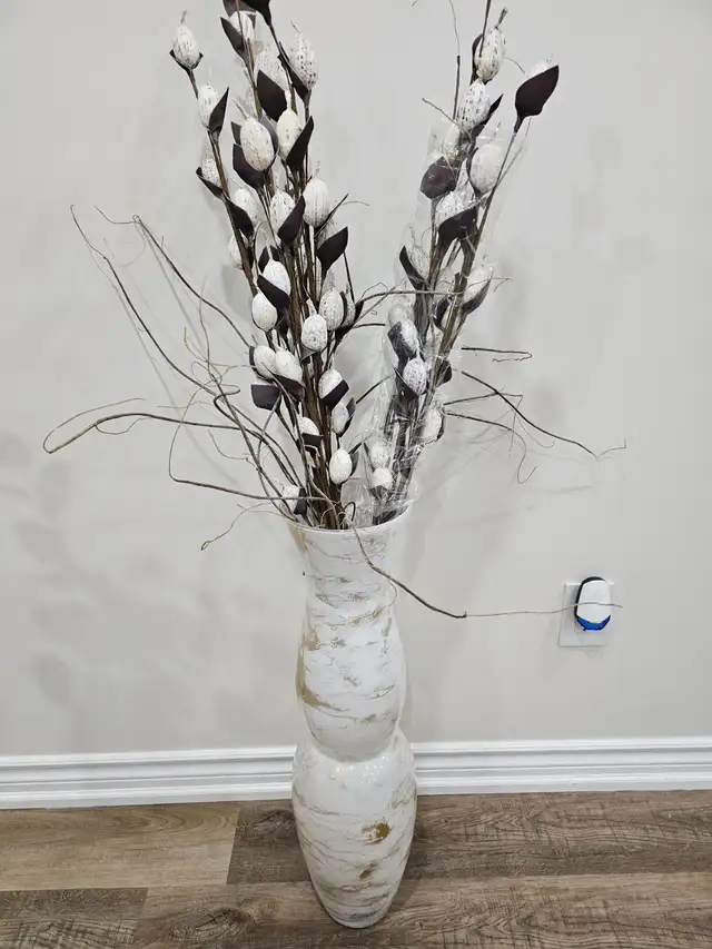 Pair of Franco Design Glass Vase, White and Gold, Italian Made in Home Décor & Accents in Mississauga / Peel Region - Image 3