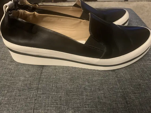 Ron White Shoes - Size 38 in Women's - Shoes in Oshawa / Durham Region - Image 5