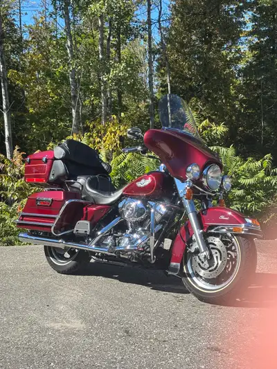 Amazing condition Harley Davidson Electra Glide Classic 100th anniversary with only 16331 km on it....