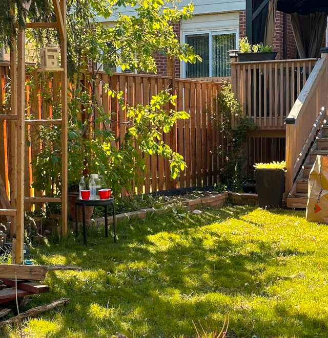 Fence, chainlink, wrought iron, wood in Decks & Fences in City of Toronto - Image 2