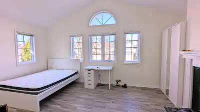 Hello everyone, I’ll soon have 2 rooms for rent in Barrhaven (near Fallowfield Station). Master bedr...