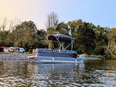Excellent shape About 10 hrs on everything Great fishing or cruising boat large bimini and cover for...