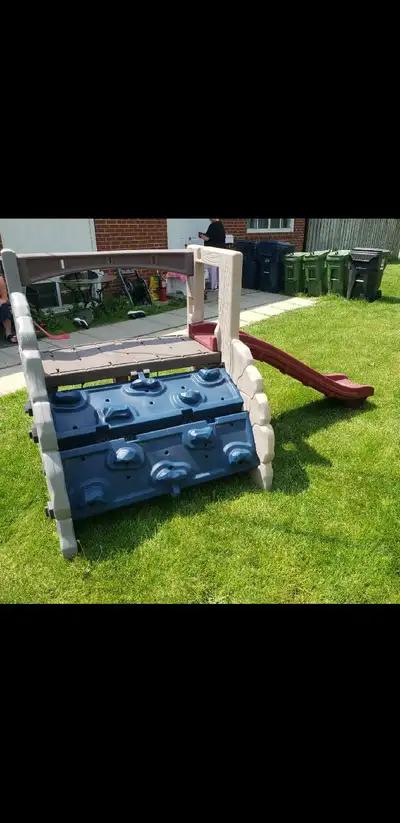 Pickup or delivery available This pre-loved Step2 Woodland Climber offers a fun and sturdy play stru...