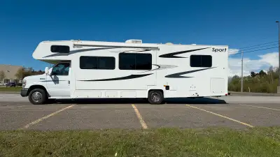 2008 Coachman Sport 32’ C class E 450 V 10 64000km Sleep 6 with large slide out Generator for off gr...