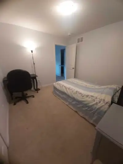 The room is available for rent it's suitable for young professionals and students, this is close to...