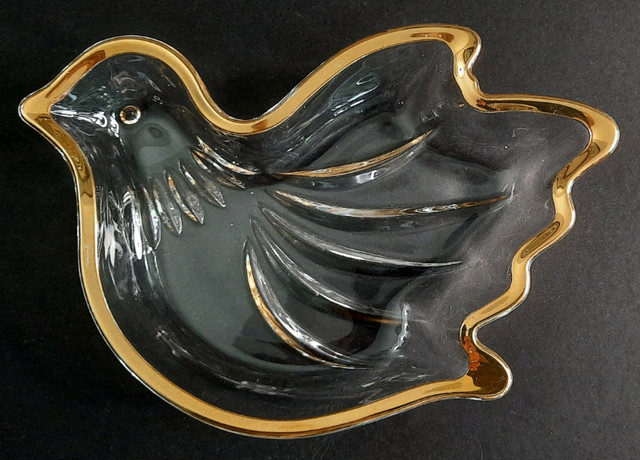 Vintage Mikasa Clear Glass Dove Dish, Gold Rim for Candy in Kitchen & Dining Wares in Oakville / Halton Region
