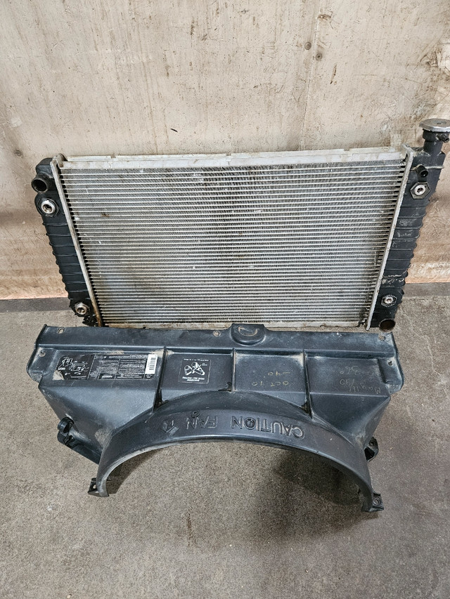 Gm or chev radiator & shroud in Engine & Engine Parts in Grande Prairie