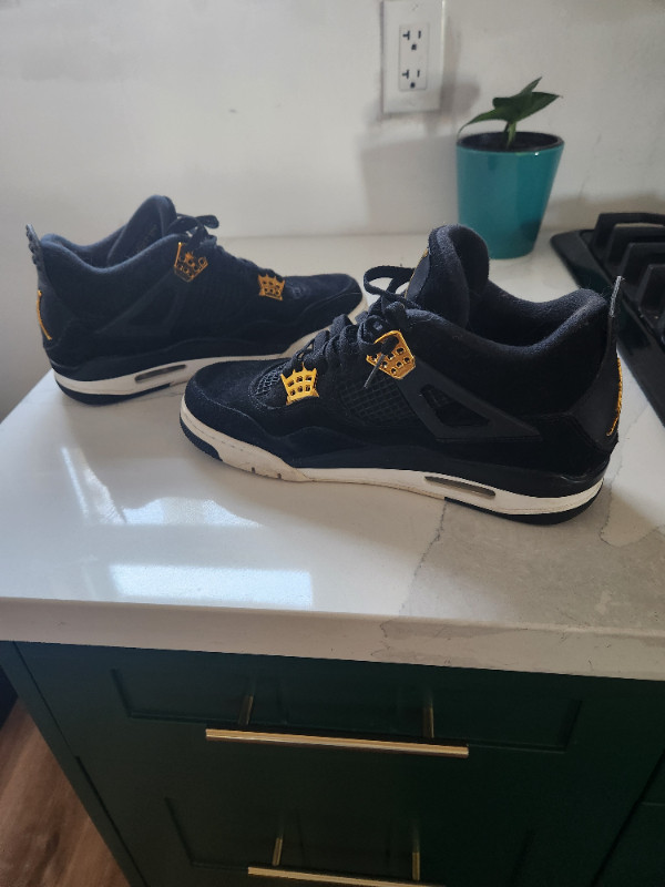 Jordan 4 Royalty 2017 Size 9.5 - Great Condition $200 in Men's Shoes in Oshawa / Durham Region - Image 2