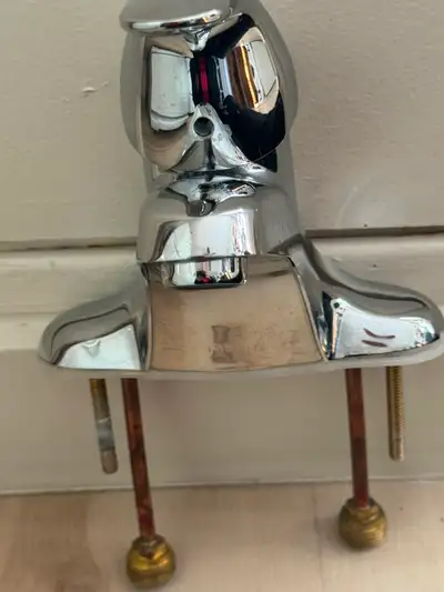Robinet de lavabo de salle de bain Moen Modèle nº WS84503 Acheté il y a 6 mois Tuyaux flexibles neuf...