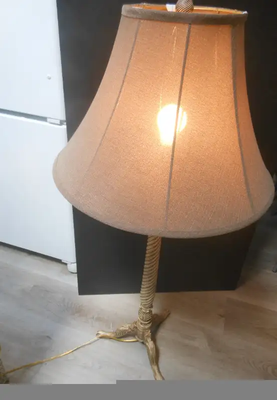 Lamp H-42" in Indoor Lighting & Fans in City of Montréal - Image 9