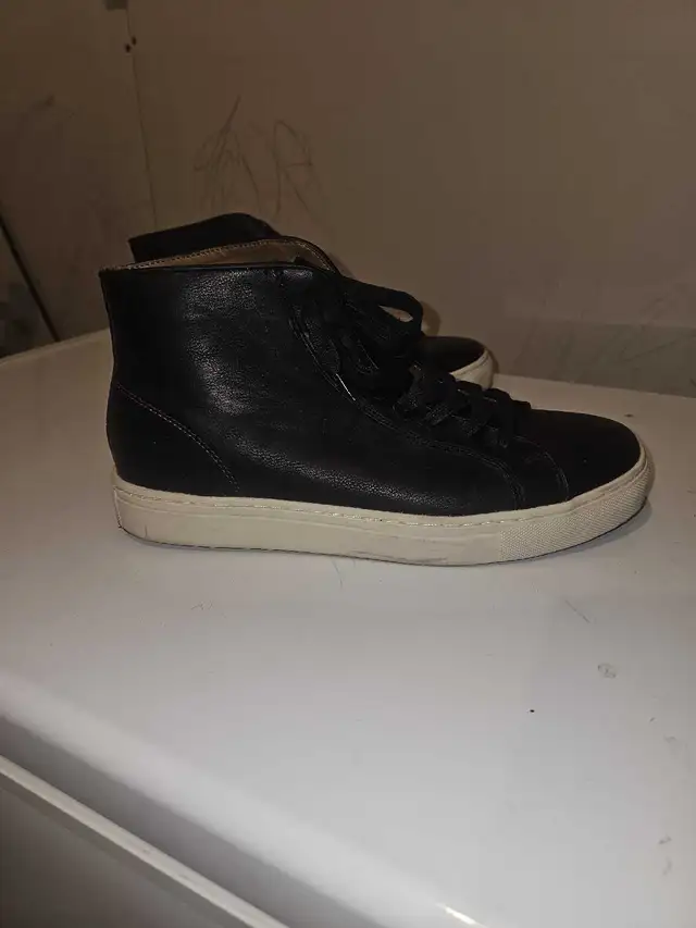Shoes PERRY ELLIS Black Leather  11.5 in Men's Shoes in Medicine Hat - Image 2