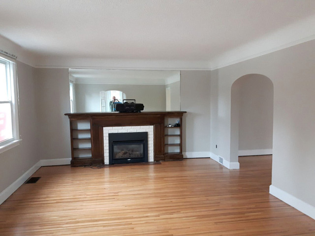 Professional Painting $100 per room Two Coats 905 912 4396 in Painters & Painting in Hamilton - Image 4