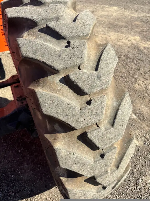 2006 JLG Skytrack 8042 in Heavy Equipment in Saskatoon - Image 8