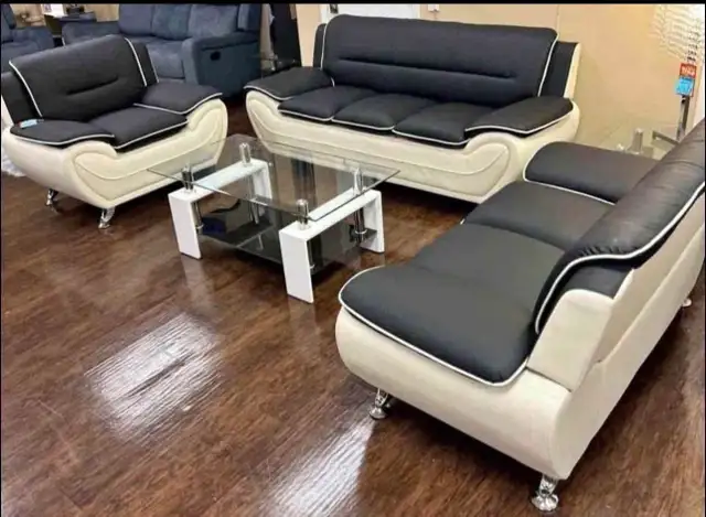 3+2 Leather Sofa Set With Armchair For Sale in Couches & Futons in Markham / York Region - Image 2