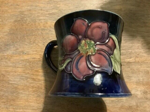 Rare Vtg  Moorcroft Miniature Tankard with a Clematis Pattern in Arts & Collectibles in Belleville - Image 3