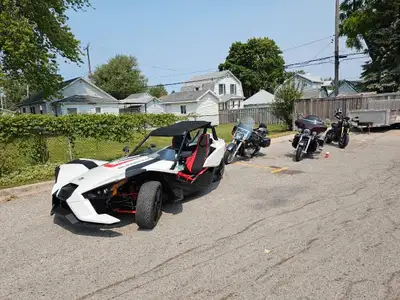 Slingshot made by polaris 2016 in excellent condition 2.4 liter 5 speed manual asking 18.500 OBO The...