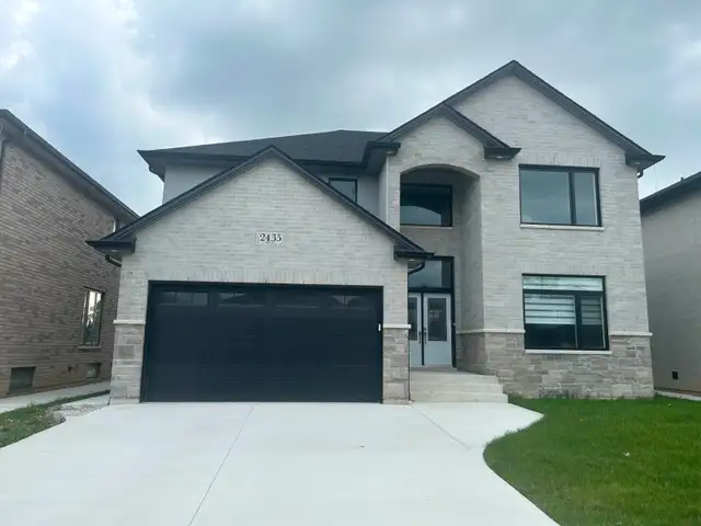 Modern 2 - Bedroom Legal Suite in Windsor, ON – Furnished!