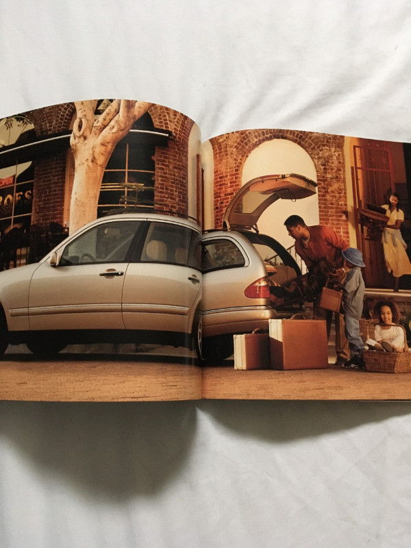 Mercedes E-Class 1999 / The Mercedes-Benz Collection Advertising dans Art et objets de collection  à Saint-Jean-sur-Richelieu - Image 4