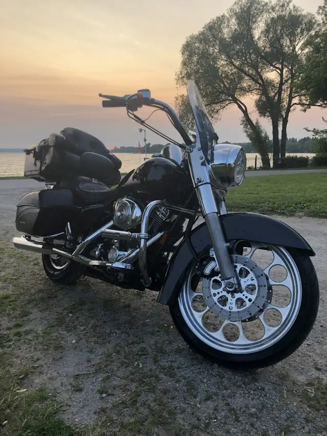 2004 HD Roadking Custom for sale in Street, Cruisers & Choppers in Markham / York Region - Image 5