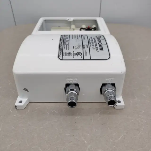 Chronomite SR-40/208-I Tankless Water Heater Instant Flow K8397 in Other in City of Toronto - Image 4
