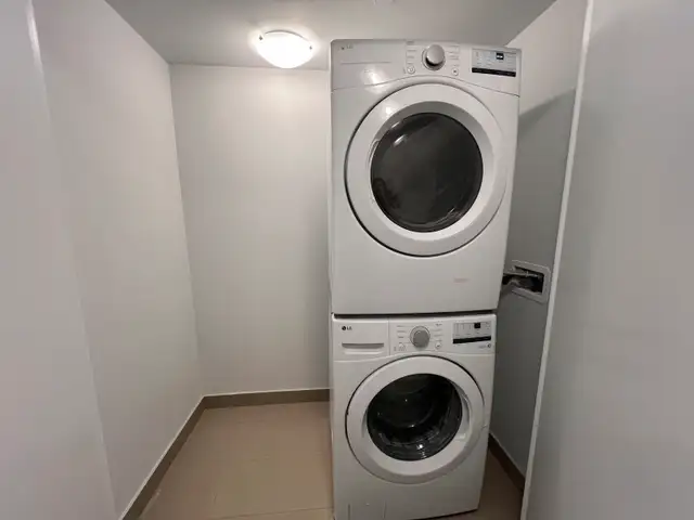 Two Distressed Assignment Sale - 2 BR+Den+ 2 Bath+ Parking in Condos for Sale in Mississauga / Peel Region - Image 9