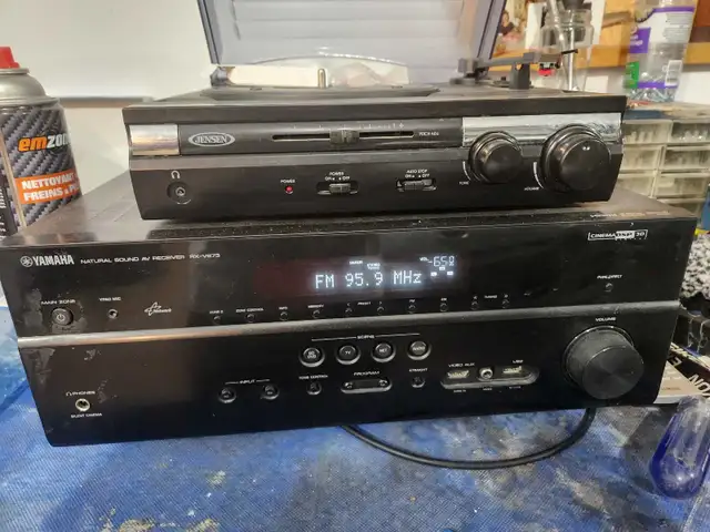 Stereo system with turntable and amplifier in Stereo Systems & Home Theatre in Calgary - Image 5