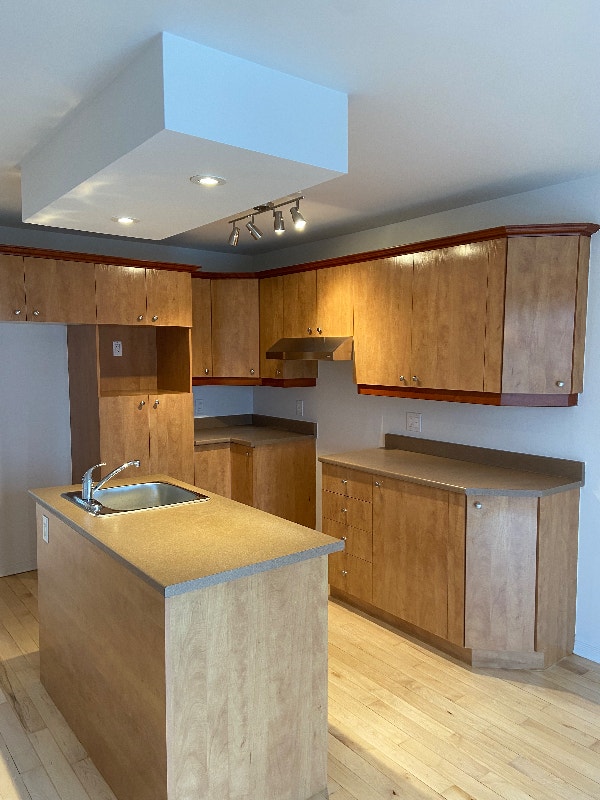 LOGEMENT, GRAND 4 1/2 , ENTRÉE PRIVÉE , LAVAL Locations longue durée