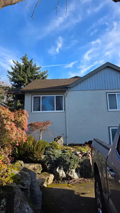 Looking for a cozy 1-bedroom suite to rent? This charming space features essential furnishings and a...