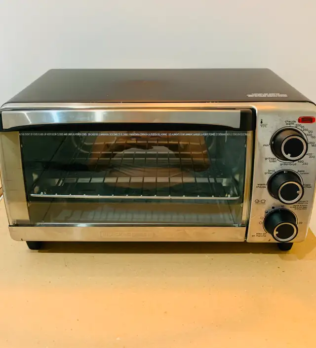 Black & Decker Toaster Oven in Toasters & Toaster Ovens in Vancouver - Image 2
