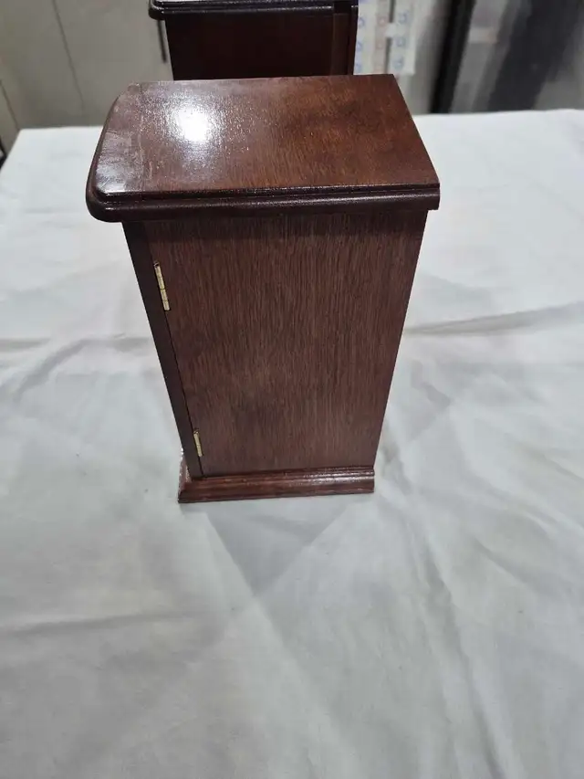 Vintage Style Wooden Jewelry Armoire Cabinet w/ Drawers & Neckl in Home Décor & Accents in City of Toronto - Image 4