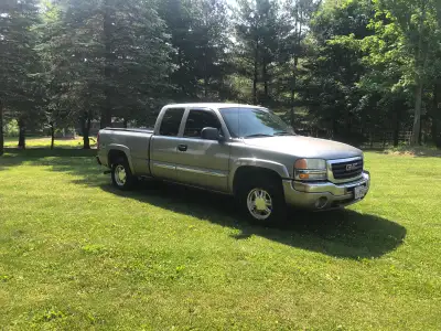 2003 GMC 1500 4x4 cab and a 1/2 Box is rusty needs a body guy lol Cab corners and rockers rough 5.3l...