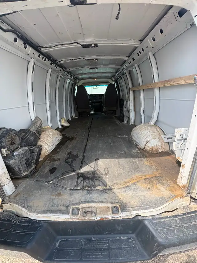 2015 Chev Express Cargo Van Ext504926047337850884